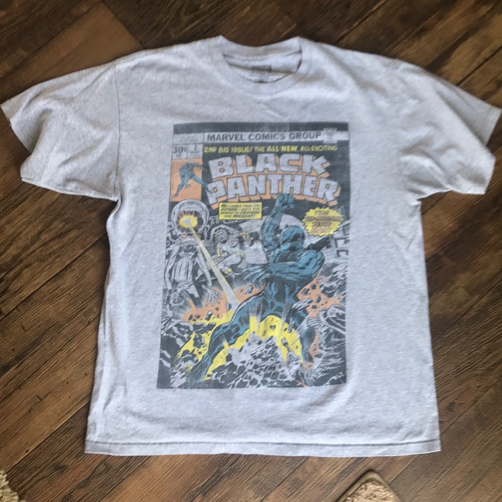 Large Men’s Marvel Black Panther shirt